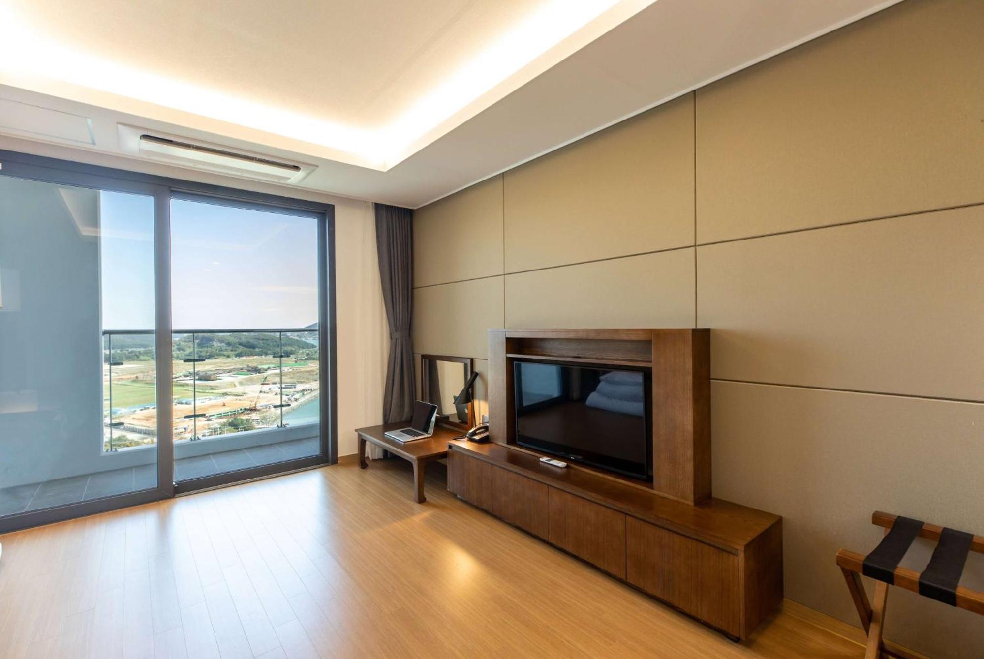 Ramada Plaza By Wyndham Dolsan Yeosu Hotel Exterior photo
