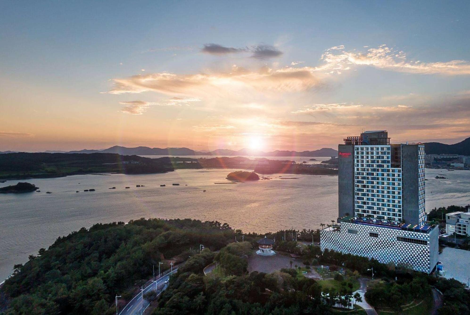 Ramada Plaza By Wyndham Dolsan Yeosu Hotel Exterior photo