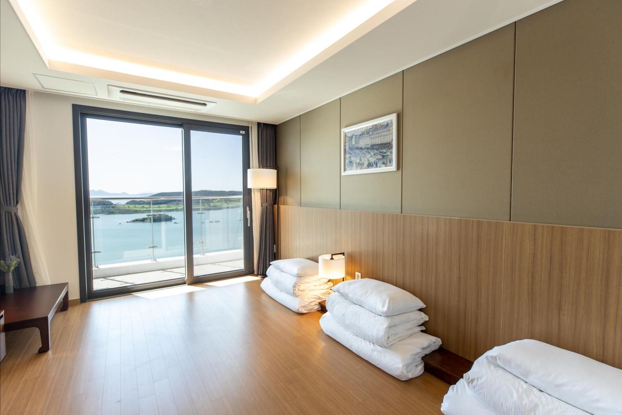 Ramada Plaza By Wyndham Dolsan Yeosu Hotel Exterior photo